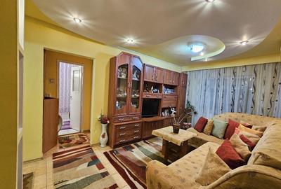 Apartament 4 camere , 2 bai,2 balcoane,etaj 2 - 4