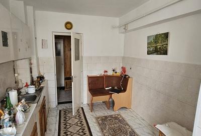 Apartament cu 3 camere decomandat, mobilat în Moinești - 4