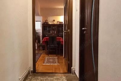 Apartament cu 3 camere decomandat în Broșteni - 4