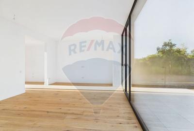 Vila luminoasa si moderna de vanzare in Amber Forest Tunari - 4