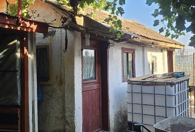 Casă individuală cu 5 camere cu Teren 1292 Mp în Peretu