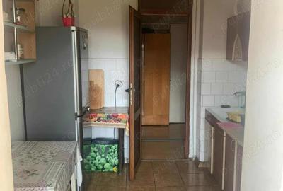 Vand apartament 3 camere decomandat etaj 3 4 Nicolina 1 - 4