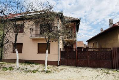 Casă individuală cu 6 camere cu Canalizare în Central - 2