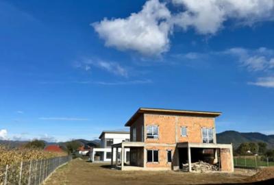 Casă cu 4 camere cu Teren 420 Mp în Săsar - 2