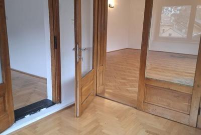 Casă individuală cu 6 camere cu Canalizare în Central - 5