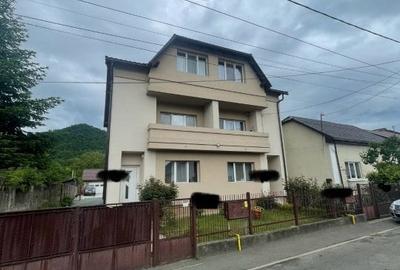 Duplex de vanzare, cu 8 camere, 300 mp, zona centrala - 1