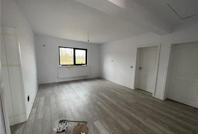 Casa 4 camere , 450 mp teren, beci, canalizare, Miroslava - 3