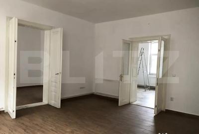 Spațiu comercial, de 76 mp, în Central - 4