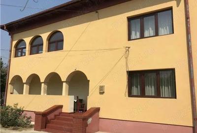 Casa de vanzare _ model brancovenesc