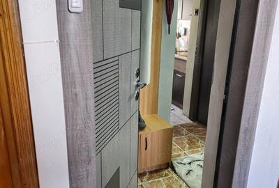 Apartament cu 3 camere semidecomandat în 9 Mai - 8