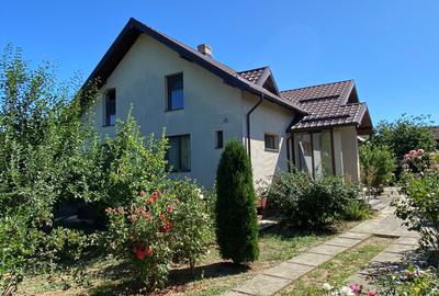 Casă individuală cu 4 camere în Glâmbocelu