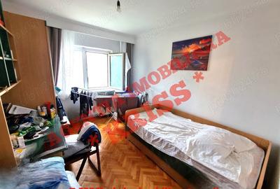 Apartament cu 3 camere decomandat în Eremia - 5