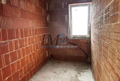 Casă cu 4 camere cu Teren 535 Mp în Micești - 2