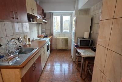 Piata Gorjului, 5 minute metrou, stradal pe Iuliu Maniu, vedere mixta, bloc 1979 - 7