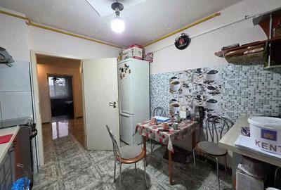 Apartament cu 3 camere decomandat în Progresul - 6