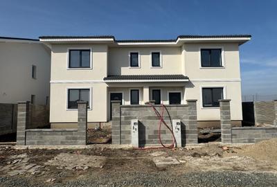 Duplex cu 4 camere cu Canalizare în Moșnița Nouă - 1
