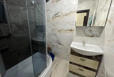 Garsonieră decomandată în Titan