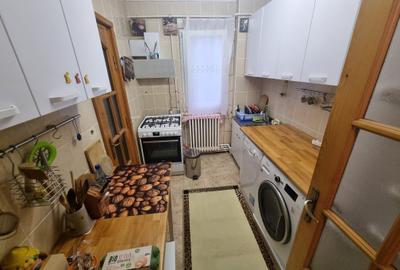 Apartament cu 3 camere semidecomandat, mobilat în Tătărași