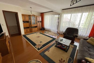 Casă cu 4 camere cu Canalizare în Central - 1