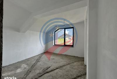 Casă cu 5 camere cu Teren 511 Mp în Malu Mare - 3