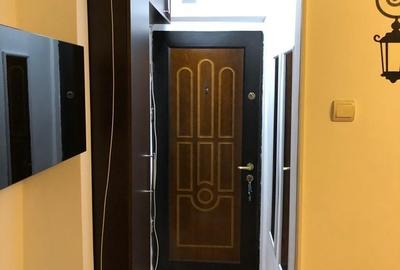 Apartament cu 4 camere semidecomandat în Eroii Revoluției