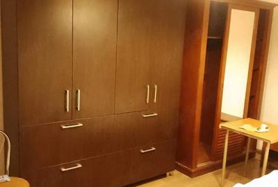 Garsonieră decomandată în Calea Călărașilor