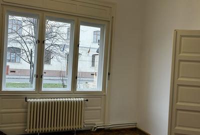 Casă cu 3 camere în Ultracentral