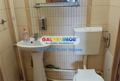 Apartament cu 3 camere semidecomandat în Văcăresti