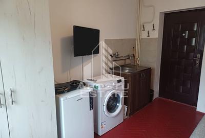 Garsoniera la etaj intermediar, situata in zona Take Ionescu - 3