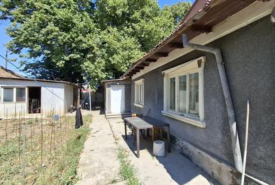 Piata Amzacea-Teren 375 mp (deschidere 14.86 ml )  + casa demolabila - 4