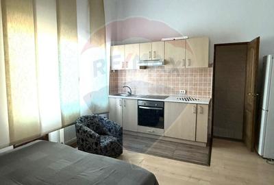 Apartament cu 4 camere semidecomandat în Eminescu