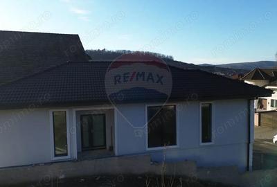 Casă cu 4 camere cu Teren 501 Mp în Sud - 3