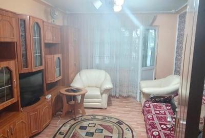 Apartament 2 camere decomandat circular, Podu Ros, etaj 1 - 1