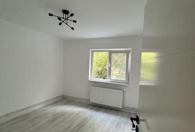Apartament 2 camere decomandat etajul 1 Triaj