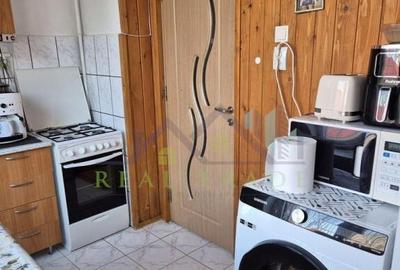 Apartament 2 camere decomandat etajul 2 Tractorul - 4