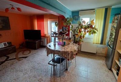 Apartament cu 3 camere decomandat în Călărași - 3