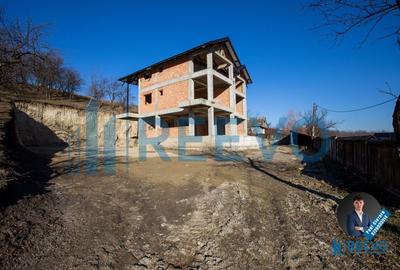 Pensiune/Vilă la roșu P+E+M în Sărata - 4