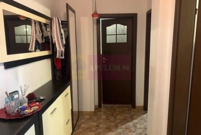 Apartament cu 3 camere semidecomandat în Est