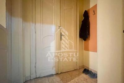 Apartament cu 3 camere semidecomandat în Central