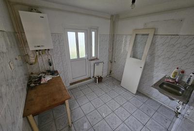 Apartament 3 camere decomandat zona Nicolina 2 Scoala Alecu Rossu - 6