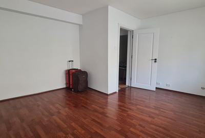 Apartament cu 3 camere decomandat în Vitan
