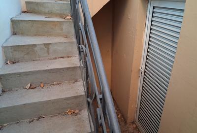 Casă individuală cu 10 camere cu Canalizare în Titulescu - 14