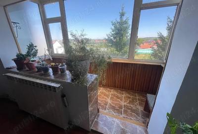 Vand apartament , 4 camere , decomandat , etaj 3 , stadion