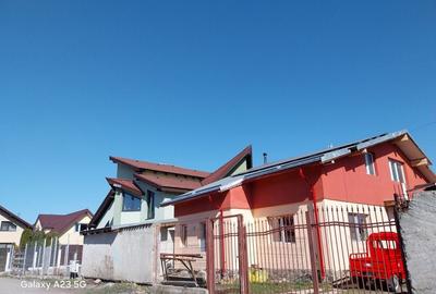 Casă cu 3 camere decomandat în Central - 1