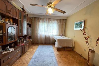 Apartament cu 3 camere semidecomandat în 23 August