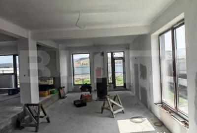 Casă cu 5 camere cu Garaj în Tărlungeni