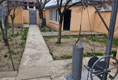 Casă individuală cu 6 camere cu Canalizare în Central - 1