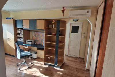 Apartament cu 3 camere decomandat în Nufărul - 1