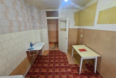 Apartament cu 2 camere decomandat în Micro IV - 25