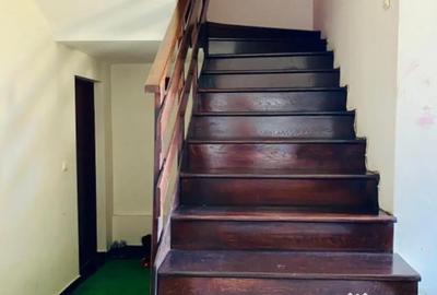 Casă cu 7 camere cu Teren 200 Mp în Unirea